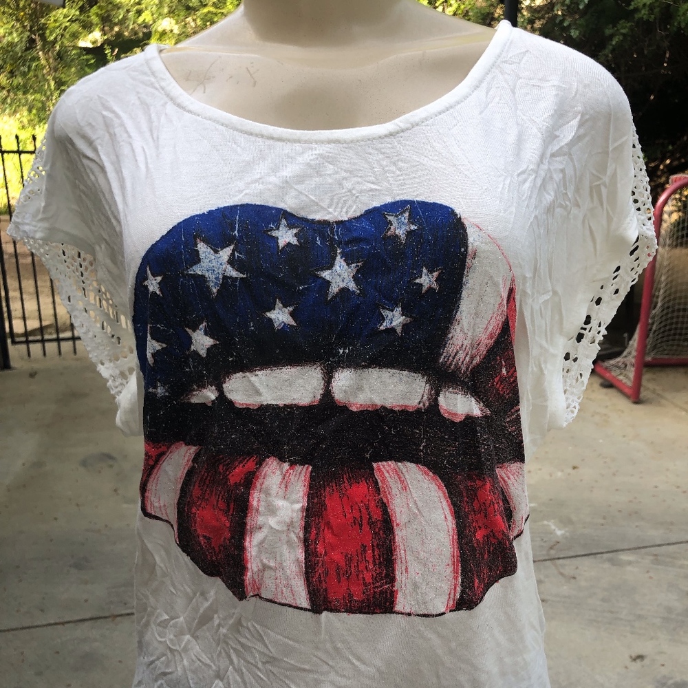 The Classic lips white t shirt